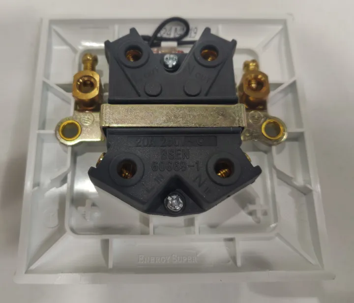 Energy%20Super%20White%2020A%20DP%20Geyser%20Switch%20Socket%20Electrical%20Wall%20Power%20Switch%20with%20Indicator%20-%20Image%204