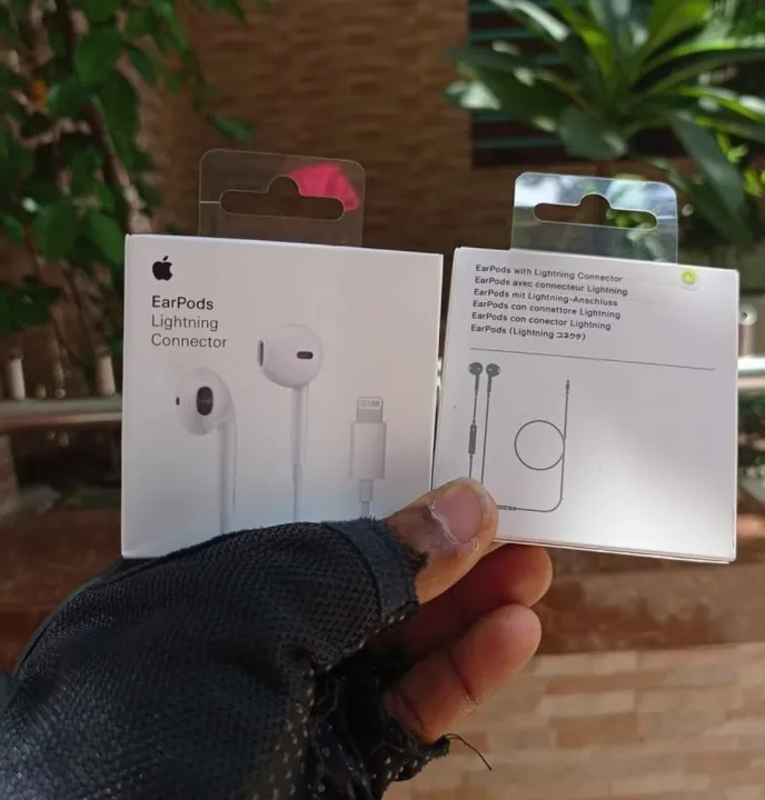 Apple%20Lightning%20Earbuds/in-Ear%20Wired%20Earphones/with%20Remote%20.%20Control%20/For%20iPhone%2011%20X%20Max%20XR%207%208%20Plus%20-%20Image%203