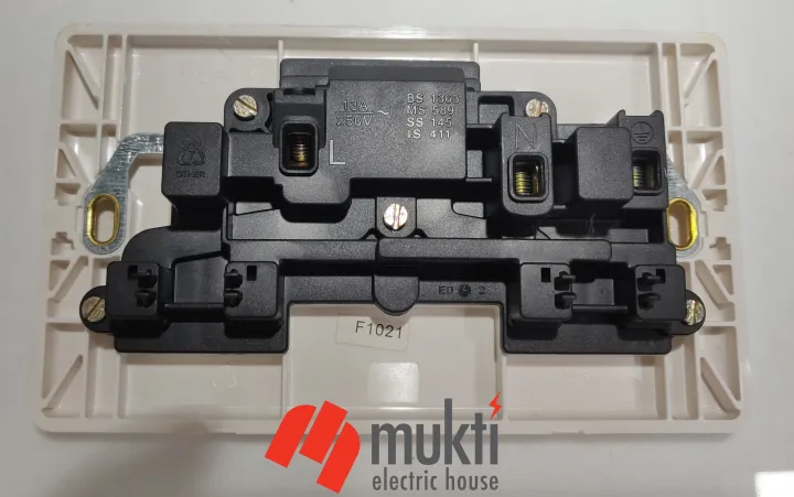 MK%20Made%20in%20Singapore%20ECORE%2013A%203%20Pin%20Flat%202%20Gang%20Dual%20Outlet%20Socket%20with%20Switch%20Three%203Pin%20-%20Image%203
