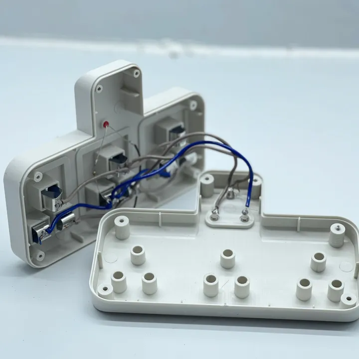 Multi%20plug%20wall%20Socket%20adapter%20-%205A%20Multi%20Socket%203%20way%20Universal%20type%20outlet%20-%20Travel%20adapter%20-%20Image%207