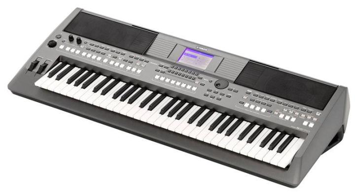 Yamaha PSR S670