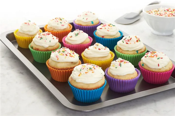 Silicone%20Cup%20cake%20Mold%20Reusable%20%E2%80%93%2024%20pcs%20-%20Image%204