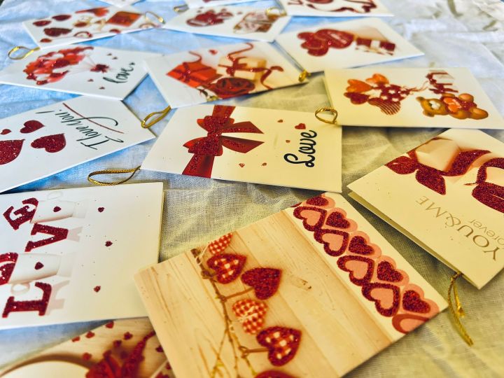 Creative%20hand%20crafted%20colorful%20cute%20love%20Gift%20cards%20with%20shiny%20glitter%20design%20for%20Birthdays%20Anniversary%20Wedding%20Engagement%20surprises%20parties%20Valentine's%20day%20or%20any%20special%20occasion%20-%20Image%203