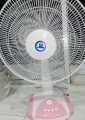 kawashi Table Fan - white & pink. 