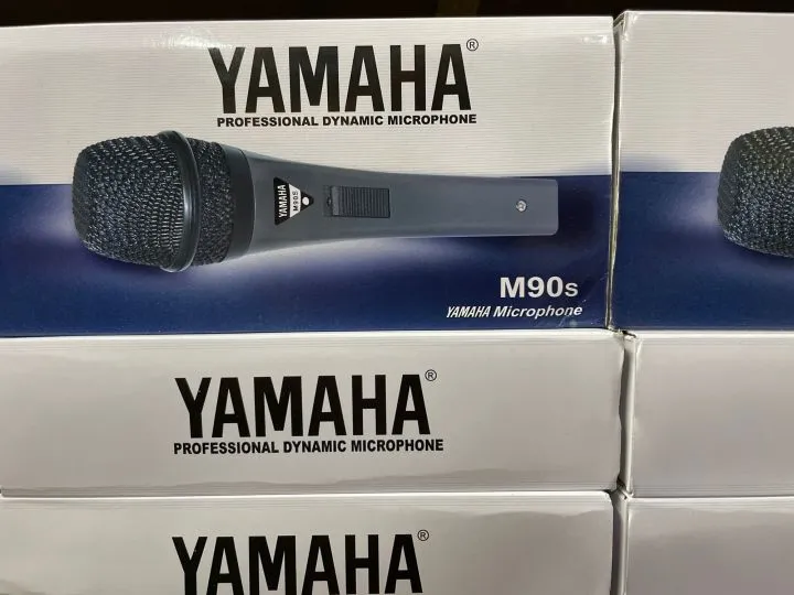 Yamaha%20Wired%20Dynamic%20Karaoke%20Microphone%20-%203M%20XLR%20Cable,%20Metal%20Build%20for%20Stage,%20Speech%20&%20Party%20Use%20-%20Image%203