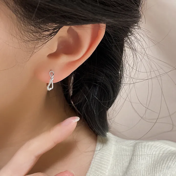 1Pc%20Hoop%20Earring%20Elegant%20Temperament%20Polished%20Hypoallergenic%20High-gloss%20Fashion%20Jewelry%20Copper%20Twining%20Knot%20Women%20Huggie%20Earring%20for%20Dating%20-%20Image%204