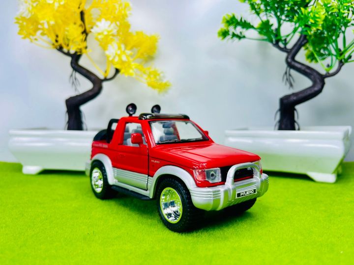 1:32%20Scale%20Mitsubishi%20Pajero%20Mini%20Die%20Cast%20Metal%20alloy%20Model%20Car%20-%20Image%205
