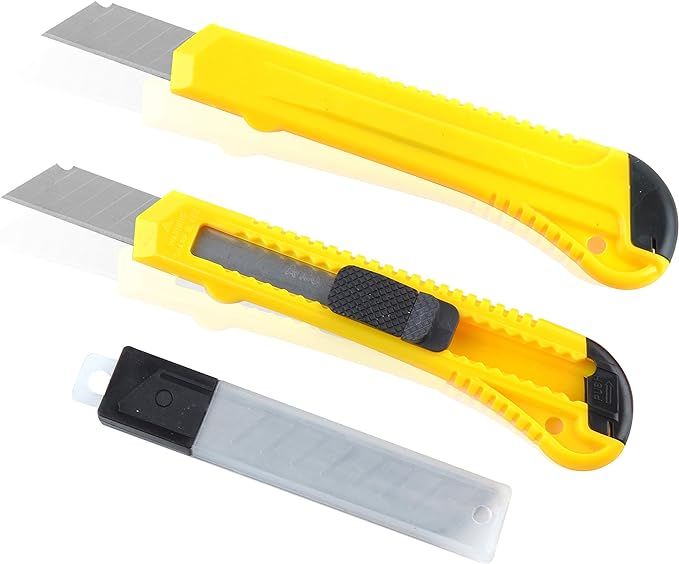 Paper%20Cutter%20Knife%2018mm%20Heavy%20Duty%20Art%20Knife%20%20for%20Cutting%20Crafts%20and%20Raw%20Materials,%20Paper%20Cutter%20(Utility%20Knife%20+%20Blades)%20-%20Image%204