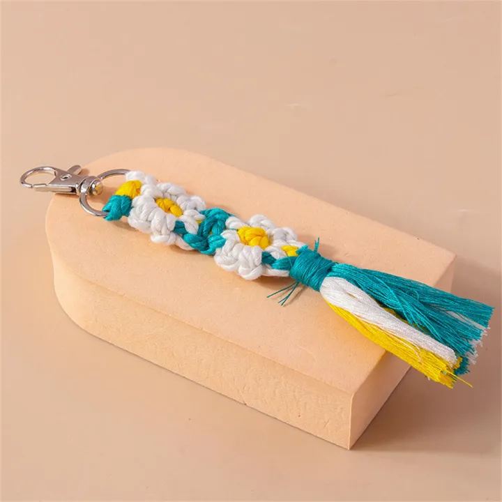 Handmade%20Daisy%20keychain%20Stylish%20Colorful%20Macrame%20key%20ring%20Bohemian%20purse%20charm%20for%20Backpack%20accessory%20Key%20organizer%20Bag%20decoration%20Gift%20for%20women%20Boho%20fashion%20statement%20-%20Image%202