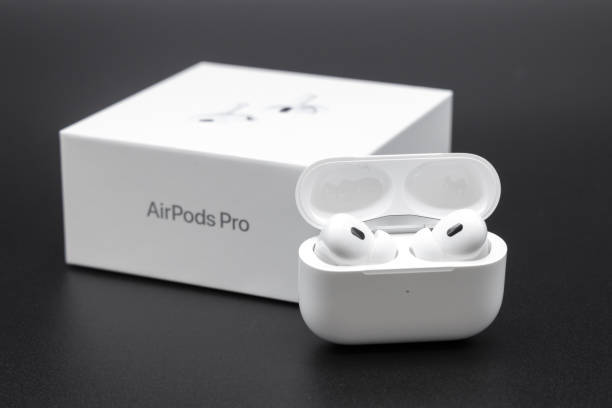 AIRPODS%20PRO%202ND%20GEN%20WITH%20MAGSAFE%20CHARGRING%20CASE%20VIETNAM%20VERSION%20-%20Image%202