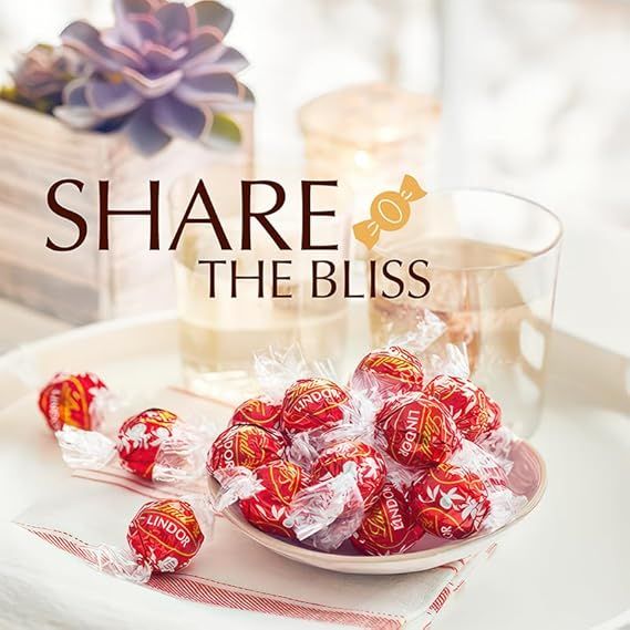 Lindt%20Lindor%20Milk%20Chocolate%20Truffles%20Box%20200g%20(16%20pieces)%20-%20Image%206