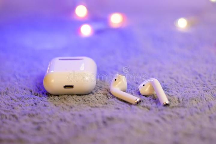 New%20I12%20Tws%20Airpod%20Earbuds%20White%20Inpods%2012%20tws%205.0%20pods%20Further%20I7s%20tws,%20i11%20tws,%20i15%20tws,%20Air%20dots,%20pro%204,%20pro%205,%20realme%20-%20Image%206