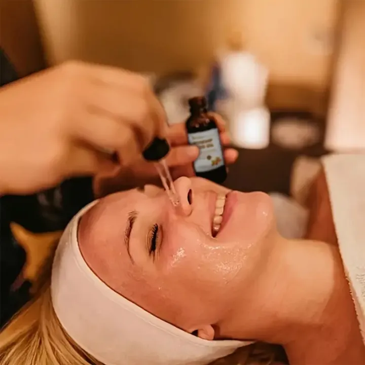 Essential%20oils,%20hair,%20face,%E3%80%81,%20peppermint%20oil,%20tea%20tree,%20skin%20care,%20massage,%20shower,%20diffuser,%20body,%20nails,%20eyelashes%20relaxation%20-%20Image%203