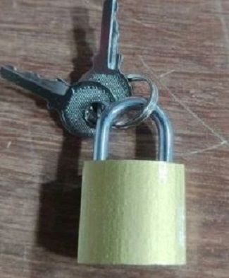 Pad%20Lock%2020MM%20and%2030MM%20(Globe)%20brass%20Painted.%20(Small%20Size)%20Suitable%20for%20All%20Purposes.%20-%20Image%203