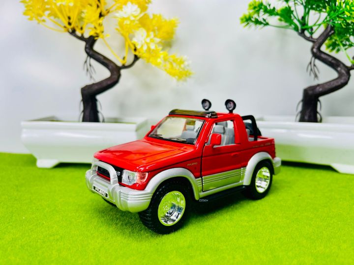 1:32%20Scale%20Mitsubishi%20Pajero%20Mini%20Die%20Cast%20Metal%20alloy%20Model%20Car%20-%20Image%204