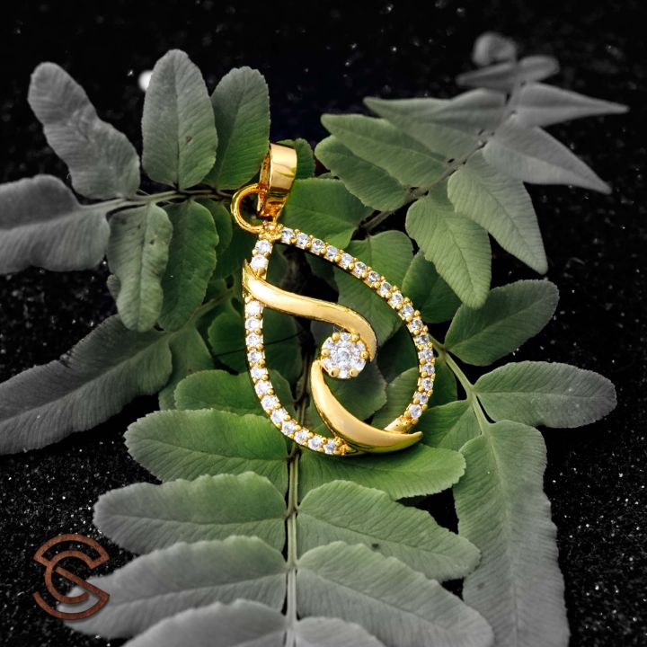 Gold%20Plated%20Pendant%20for%20Ladies%20-%20Elegant%20and%20Rich%20Look%20-%20Image%205