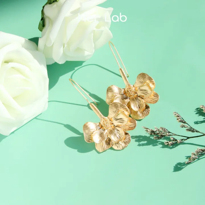 Her%20Lab%20Jewelry%20%7CAretes%20Vintage%20de%20Flor%20en%20Metal%20Dorado%20-%20Estilo%20Franc%C3%A9s%20y%20Elegante%20para%20Mujer%20-%20Image%208