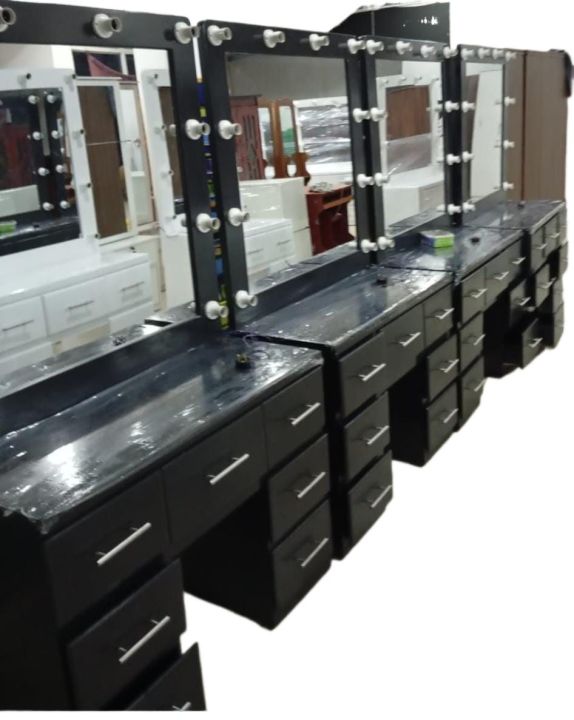 Dressing%20Table%20With%20light%20White%20-%20Image%202