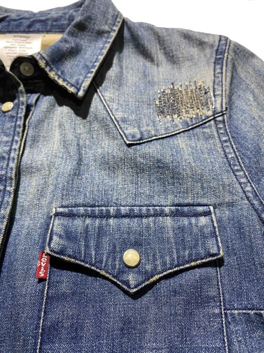 WOMEN'S%20DENIM%20SHIRT%20BLOUS%20-%20Levi's%20-%20Image%202