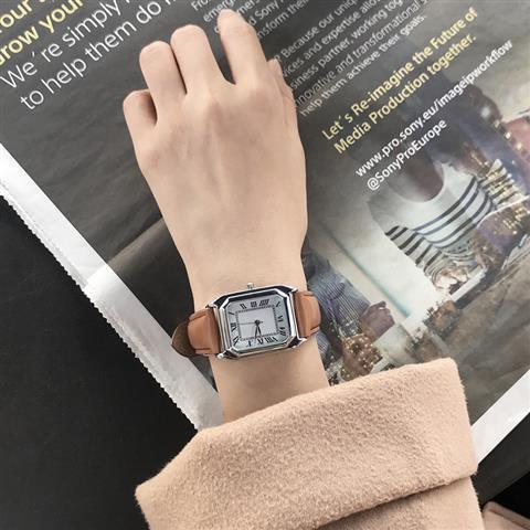 Rectangular%20Watch%20for%20Women%20with%20Leather%20Strap,%20Simple%20Retro%20Artistic%20Casual%20Style%20for%20Men%20and%20Couples%20-%20Image%208
