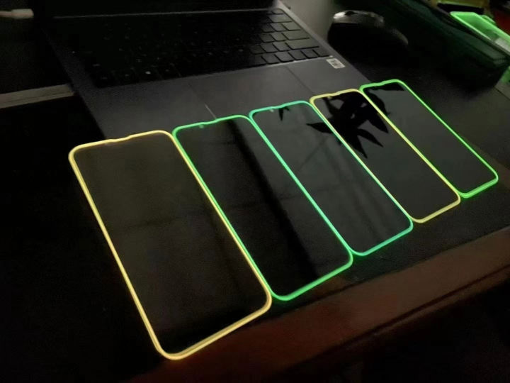 Luminous%20Screen%20Protector%20Tempered%20Glass%20for%20iPhone,%20Glow%20in%20the%20Dark%20Fluorescent%20Silicone%20Edge,%20Full%20Cover,%20Anti-Falling,%209H%20Hardness%20-%20Image%2010