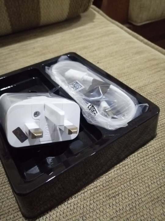 Samsung%20micro%20USB%20Fast%20Charger%20-%203%20pin%20Dock%20-%201.2M%20Fast%20charging%20support%20cable%20-%20Image%204