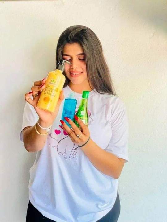 Herbline%20Gold%20Body%20Lotion%20300%20Ml%20-%20Image%203