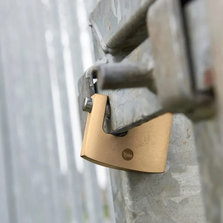 Roller%20Shutter%20Padlock%20(Brass)%20Y114/90/127/1%20-%20Image%203