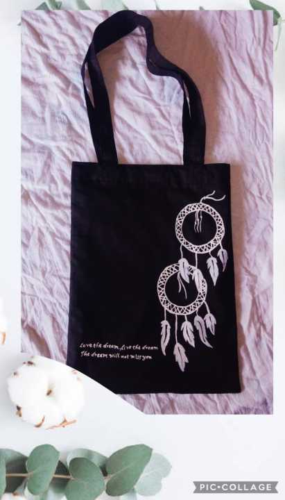 Natural%20fabric%20stylish%20black%20tote%20bag%20with%20hand%20paintings%20for%20everyday%20travel,%20dream%20catcher%20design%20-%20Image%202