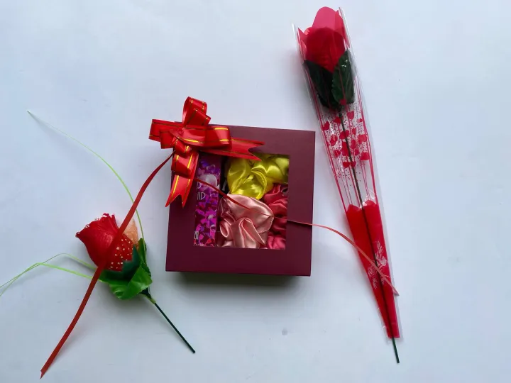Gift%20Box%20Women's%20Valentines%20Day%20Gift%20Pack%20for%20Girlfriend%20Wife%20Fiance%20Mother%20Sister%20Beautiful%20Basket%206pcs%20Lady's%20Items%20Decorated%20Gift%20Box%20Rose%20Flower,%20Perfume,%203%20Scrunchies,%20Free%20Lolipop%20Customized%20Valentine,%20Birthday,%20Anniversary%20Gift%20-%20Image%205