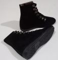 Flat lace boot. 