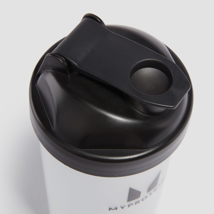 Myprotein%20Plastic%20Shaker%20(600ml)%20%E2%80%93%20Clear/Black%20%7C%20High-Performance%20Protein%20Shaker%20with%20Blending%20Ball%20%7C%20Leak-Proof%20&%20Dishwasher%20Safe%20-%20Image%206