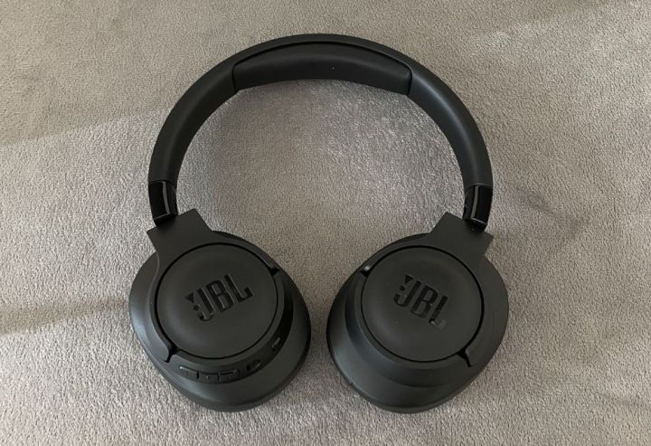 JBL%20Tune%20710BT%20Wireless%20Over-Ear%20Bluetooth%20Headphones%20-%20Image%208
