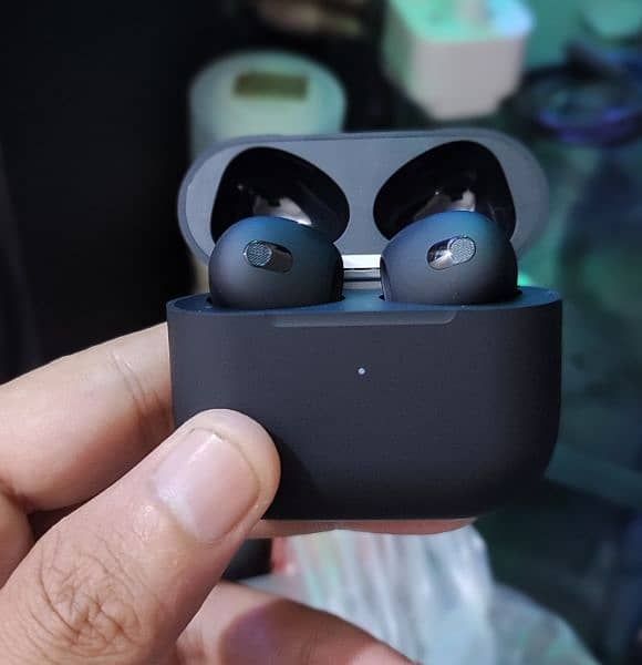 Airpod%203rd%20Generation%20Titanium%20Matte%20Black%20Edition%20-%20Image%206