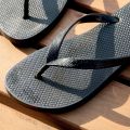 Sandals Home Summer Men and Women Flip-Flops Couple Beach Shoes Thick Bottom Wear-Resistant Non-Slip Sandals. 
