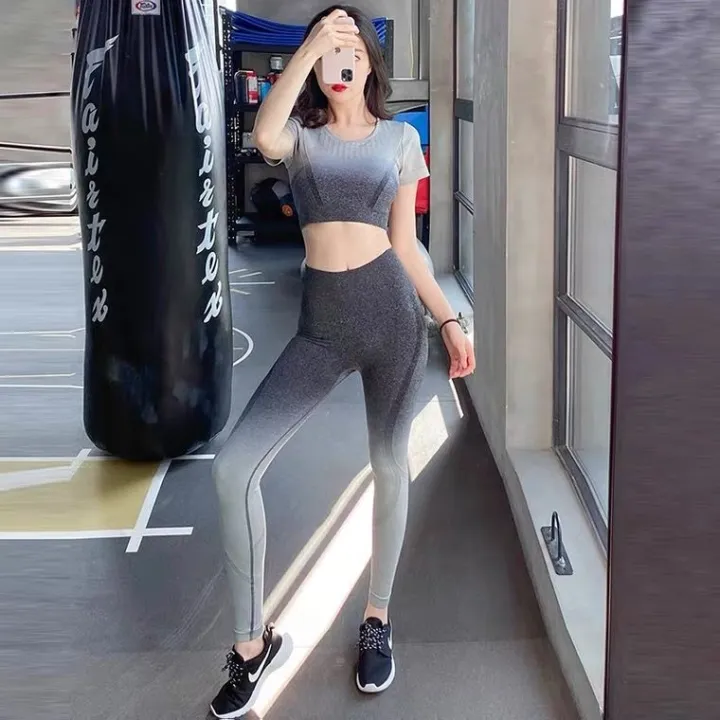 Yoga%20Clothes%20Two-Piece%20Suit%20Women's%20Gradient%20Tight%20Stretch%20Sports%20Top%20Short%20Sleeve%20Women's%20Hip%20Lifting%20Running%20Workout%20Outfit%20-%20Image%203