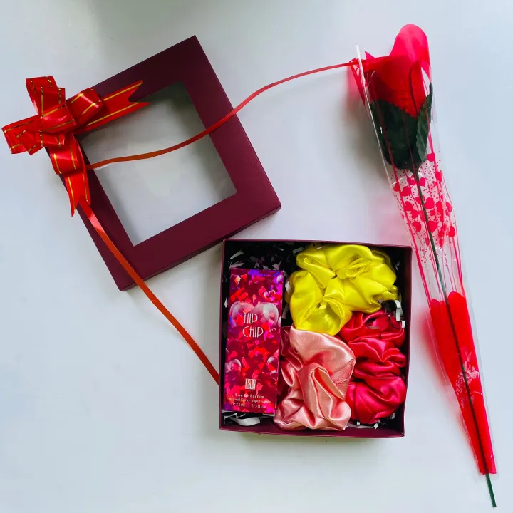Gift%20Box%20Women's%20Valentines%20Day%20Gift%20Pack%20for%20Girlfriend%20Wife%20Fiance%20Mother%20Sister%20Beautiful%20Basket%206pcs%20Lady's%20Items%20Decorated%20Gift%20Box%20Rose%20Flower,%20Perfume,%203%20Scrunchies,%20Free%20Lolipop%20Customized%20Valentine,%20Birthday,%20Anniversary%20Gift%20-%20Image%203