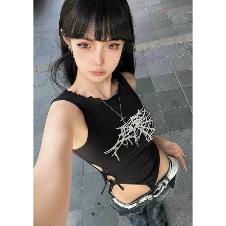High-End%20Design%20Lace-up%20American%20Vintage%20Punk%20Style%20Sleeveless%20Cold-Shoulder%20Camisole%20Niche%20Asymmetric%20Top%20for%20Women%20-%20Image%203