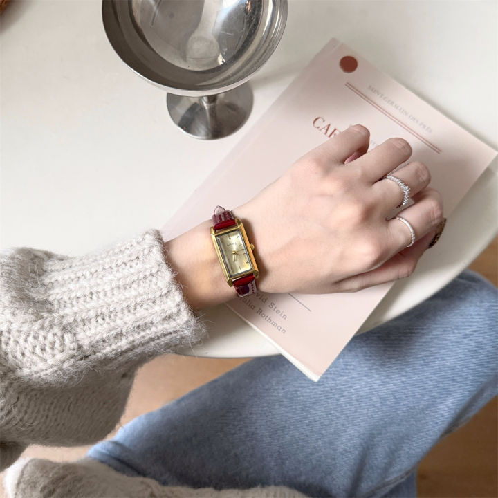 Vintage%20Slim%20Rectangular%20Watch%20for%20Women,%20Light%20Luxury%20Elegant%20Small%20Gold%20Watch%20with%20Thin%20Strap%20Quartz%20Watch%20-%20Image%206