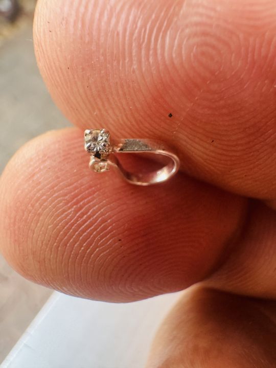 Gold%20and%20silver%20color%20cute%20nose%20ring%20nose%20pin%20with%20white%20stone%20-%20Image%207