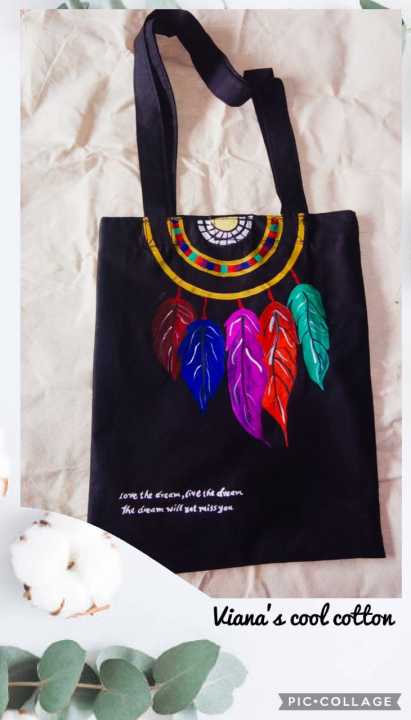 Natural%20fabric%20stylish%20black%20tote%20bag%20with%20hand%20paintings%20for%20everyday%20travel,%20dream%20catcher%20design%20-%20Image%206