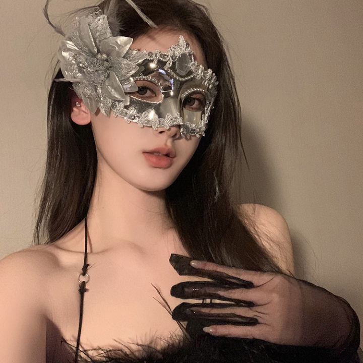 Christmas%20Masquerade%20Party%20Sexy%20Half%20Face%20Makeup%20Face%20Mask%20Halloween%20Princess%20Style%20Performance%20Props%20-%20Image%203