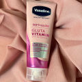 Vaseline Healthy Bright Soft+Glow Gluta Vitamin SPF 20 Body Serum 180ml. 