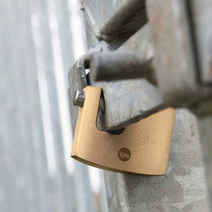 Roller%20Shutter%20Padlock%20(Brass)%20Y114/80/118/1%20-%20Image%202