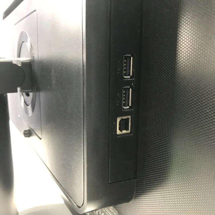 Philips%20Brilliance%2024inch%20LED%20%20Rotatable%20Monitor%20built%20in%20speakers%20-%20Image%207