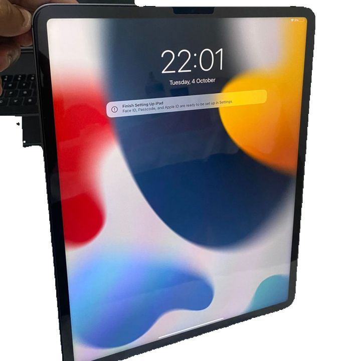 iPad%20Pro%20M1%2012.9%20inches%20tab%20-%20Image%203