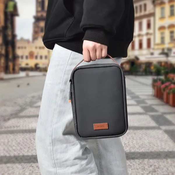 WIWU%20MINIMAL%20TECH%20POUCH%20-%20BLACK%20-%20Image%203