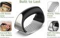 Stainless Steel Garlic Press Rocker , New Arc-shaped Design Professional Heavy Soft-Handled Garlic Crusher With Comfortable Grip (Garlic Press Black). 