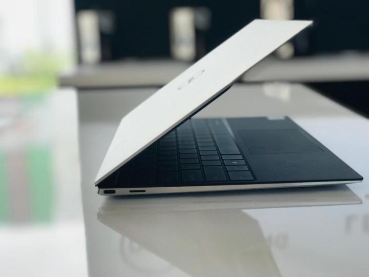 Dell%20XPS%2013%209300%208GB,%20512GB%20SSD,%20Core%20i7%20Laptop%20-%20Image%204