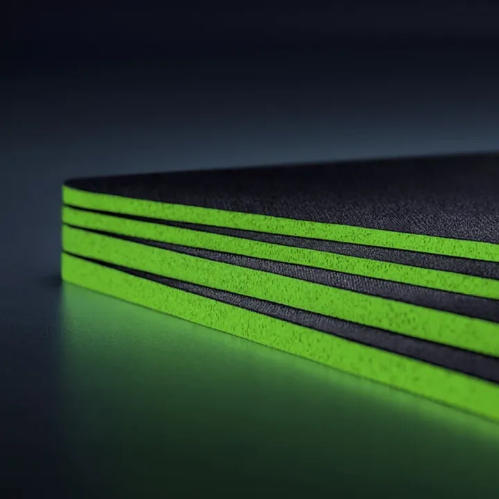 RAZER%20Gigantus%20V2%20Soft%20Gaming%20Mouse%20Mat%20For%20Speed%20&%20Control%20Thick%20High-Density%20Rubber%20Foam%20With%20Anti-Slip%20Base(M,L,XXL,3XL)%20-%20Image%206